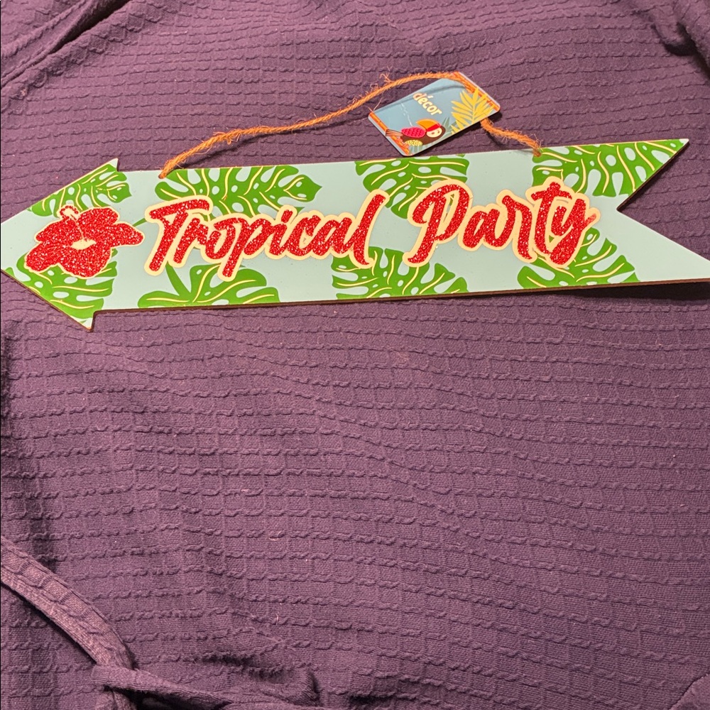 Tropical Party Arrow Sign - Red and Green